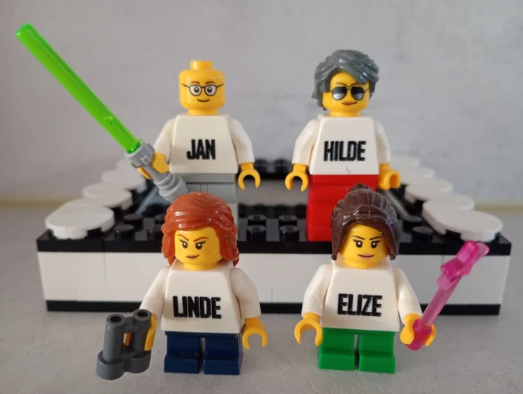 Foto van gezin in Lego