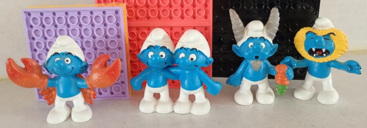 Horoscoop van gezinsleden in smurf-vorm